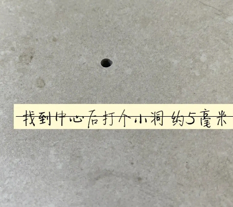沅陵瓷砖空鼓维修公司专业解答在瓷砖铺贴过程中，如果砂料搅拌不均匀，将会带来以下问题