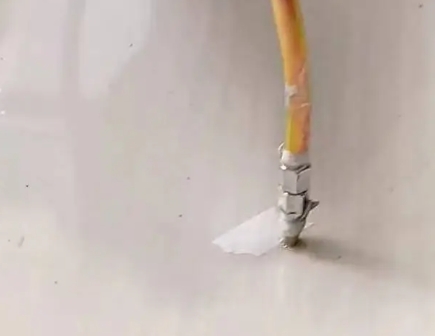 沅陵瓷砖空鼓维修公司专业解答在瓷砖铺贴过程中，如果使用的砂料过粗（如全部使用了粗砂），可能会导致以下问题